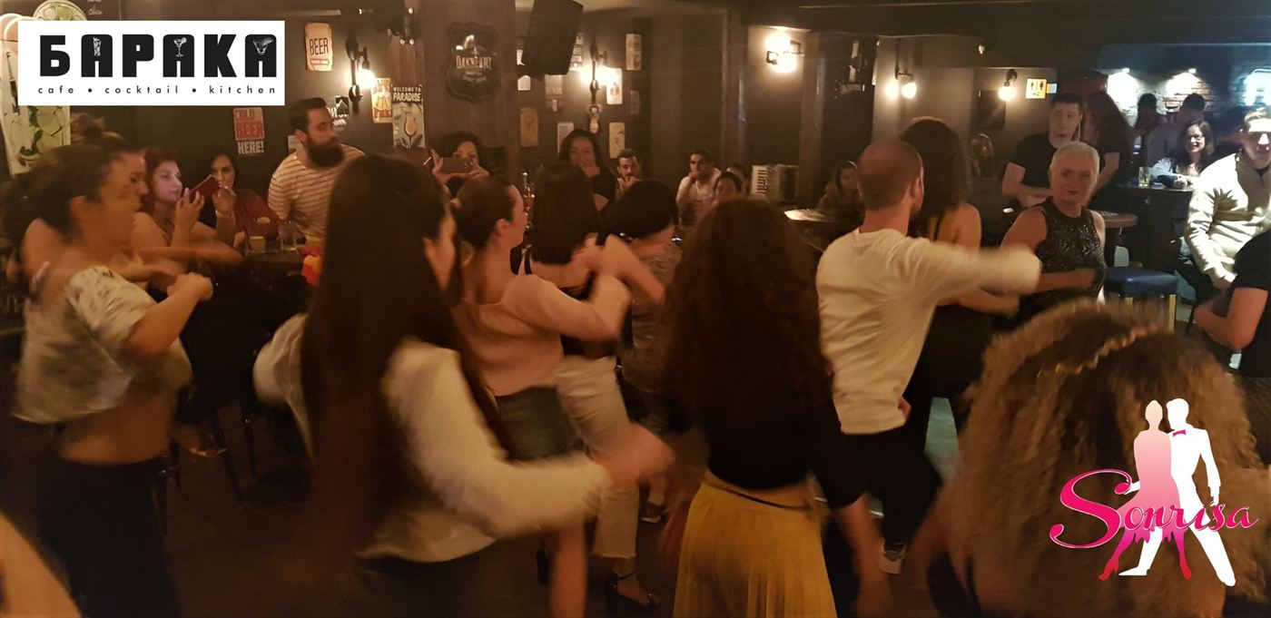 Слика 1 од забавите на Сонриса во Baraka (фото-серија од 02.06.2019)