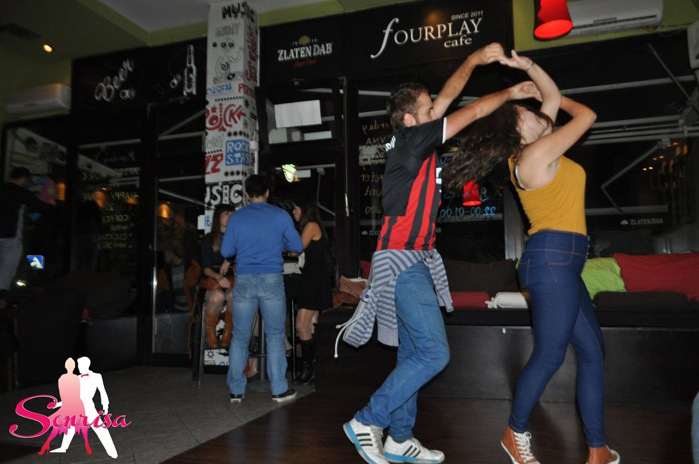 Слика 3 од забавите на Сонриса во FourPlay Cafe (фото-серија од 12.10.2015)